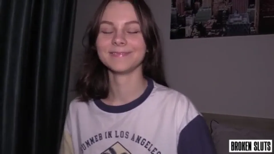 Portada de 18 Yo Cutie Serves As Submissive Cumdumpster